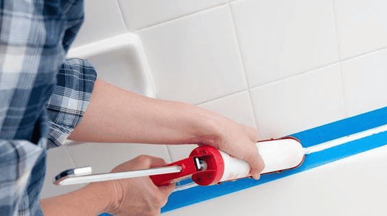 Comment poser un joint de salle de bain en silicone ?